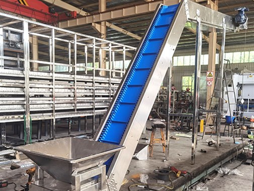 正常運行膠帶輸送機時不可缺少哪些部分？